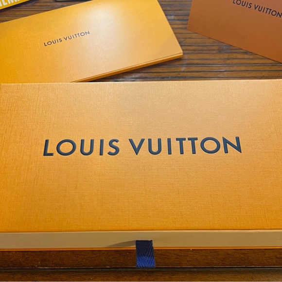 NWT✨Louis Vuitton Zippy Wallet✨Including Box, Dust bag, Receipt& paperwork!✨ - Picture 9 of 10